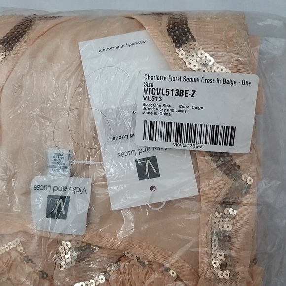 NEW Vicky & Lucas Charlotte Floral Sequin Dress in Beige- one size - Picture 6 of 16